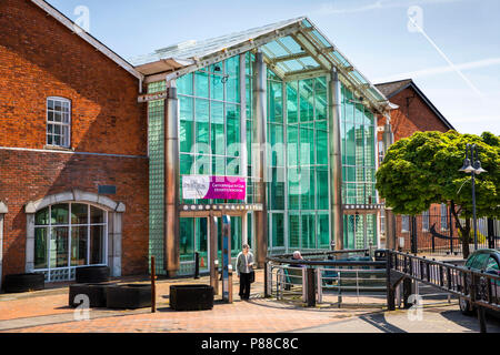 Großbritannien, Nordirland, Co Antrim, Antrim, Antrim Straße, Civic Center und das Museum Stockfoto