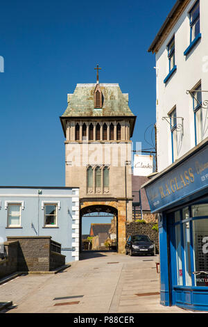 Großbritannien, Nordirland, Co Antrim, Antrim, Market Place, St Nicholas' Gate Tower mit acht Glocken Stockfoto