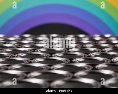 Regenbogen Farben, offenen Farbdosen Stockfoto