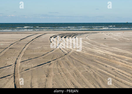 Weids uitzicht über het Strand met bandensporen, umfassenden Blick auf den Strand mit Reifenspuren Stockfoto