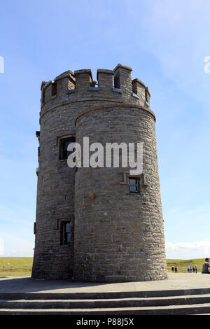 Die Klippen von Moher sind hochfliegend Klippen am südwestlichen Rand der Region Burren im County Clare, Irland. Stockfoto