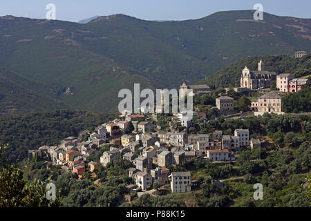 Gebäude am Berghang, Rogliano, Korsika, Frankreich, Europa Stockfoto