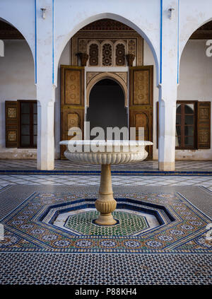 Marrakesch, Marokko - ca. April 2017: Brunnen im Bahia Palace in Marrakesch Stockfoto