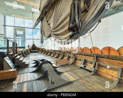 18. April 2018: Keflavik, Island - An Bord der Islendingur, eine Nachbildung des Gokstad Viking Schiff in die Welt der Wikinger Museum. Stockfoto