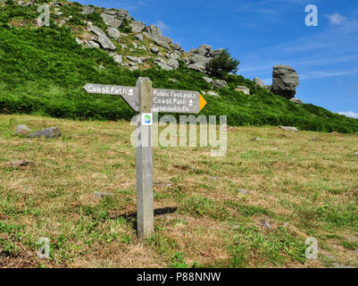 Coast Path zu unterzeichnen, "Tal der Steine" in der nähe von Lynton, North Devon, England, Großbritannien Stockfoto