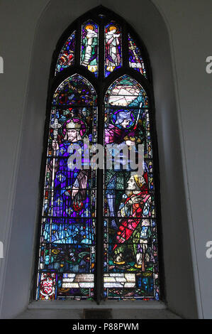 Harry Clarke Glasfenster in der Kirche des Heiligen Barrahane an Castletownshend im County Cork Stockfoto