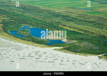 Holländische Landschaft aus der Luft gesehen. Die Niederlande von oben fotografiert. Stockfoto