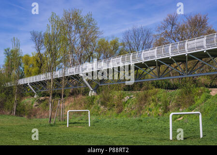 Freiheit Radfahren Brücke überspannt den Fluss Morava zwischen der Slowakei und Österreich Stockfoto