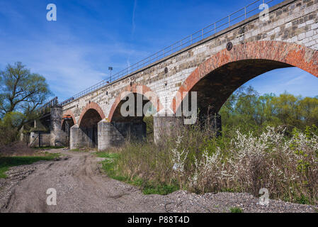 Eisenbahnbrücke über Morava zwischen der Slowakei und Österreich in der Nähe von devinska Nova Ves, Bratislava Stockfoto