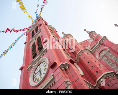 Pink Tan Dinh Römisch-katholische Kirche in Ho Chi Minh City, Vietnam. Stockfoto