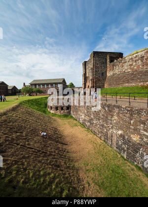 Carlisle Castle, Cumbria, Großbritannien: militärische Festung und Garnison in vergangenen Zeiten. Den Burggraben. Stockfoto