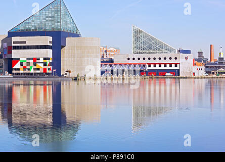 BALTIMORE, USA - Januar 31, 2014: National Aquarium und historischen u-boot Torsk am Binnenhafen am 31. Januar 2014 in Baltimore, USA. Die Sehenswürdigkeiten Stockfoto