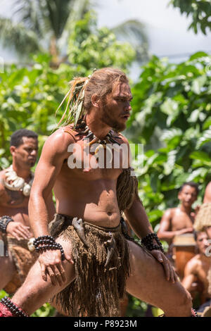 Die kulturelle Leistung von Männern auf Ua Pou, Marquesas Inseln Stockfoto