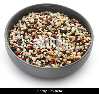 Frischer gemischter Quinoa Schüssel über weißen Hintergrund Stockfoto