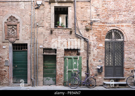 Fahrrad zurück Straße der alten Stadt, Lucca, Toskana, Italien, Europa, Stockfoto