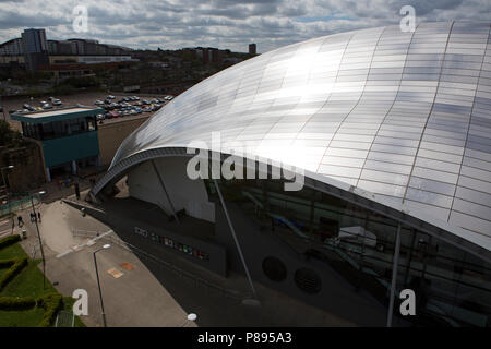 Auf dem Dach des Sgae Gateshead in Gateshead, England. Das Riverside Hotel ist ein Center für darstellende Künste. Stockfoto