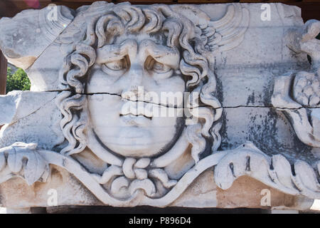 Teilweise Kopf der Medusa im Tempel des Apollo, Didim, Türkei ruiniert Stockfoto