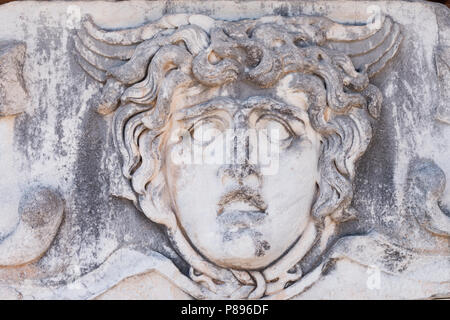 Teilweise Kopf der Medusa im Tempel des Apollo, Didim, Türkei ruiniert Stockfoto