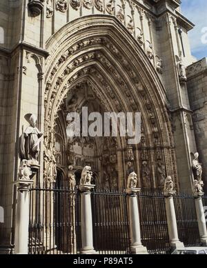 Toledo. Catedral. Vista lateral de La Portada de los Leones en la fachada Meridionale, siglo XIV. Stockfoto