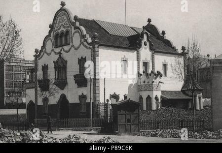 Barcelona. Josep Puig i Cadafalch (1867-1956), arquitecto Modernista. Casa Trinxet, en la calle Córcega, 268, encargo del industriellen téxtil Avel · li Trinxet Casas. Año 1904. Tarjeta postal A.T.V. Stockfoto