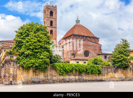 St. Martin's Platz in der italienischen Stadt Lucca. Stadt Landschaft. Stockfoto