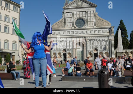 Florenz, Italien - Sept. 22, 2017 - Menschen protestieren gegen Theresa May Entscheidung Europa auf 2019 zu beenden. Piazza Santa Maria Novella. Sonnigen Tag Stockfoto