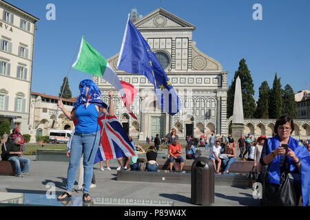 Florenz, Italien - Sept. 22, 2017 - Menschen protestieren gegen Theresa May Entscheidung Europa auf 2019 zu beenden. Piazza Santa Maria Novella. Sonnigen Tag Stockfoto