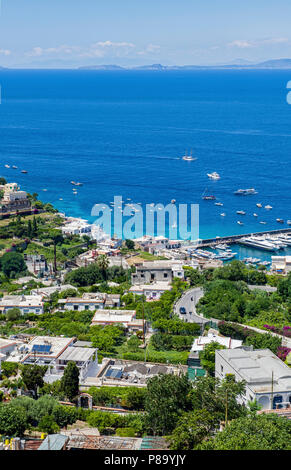 Auf der Suche nach Marina Grande auf Capri Stockfoto