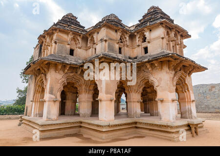 Synkretistischen stil Denkmal Lotus Mahal, Hampi, Karnataka, Indien Stockfoto