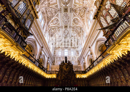 La Capilla Mayor, die Kathedrale in der Mezquita, Cordoba, Spanien Stockfoto