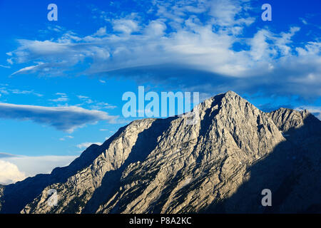 Blick vom Rossfeld panorama Straße bis zu den Hohen Göll, Berchtesgaden, Oberbayern, Bayern, Deutschland Stockfoto