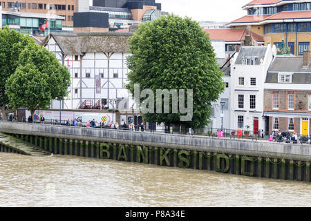 London, Großbritannien - 5. Juni 2017: Das Globe Theatre auf der Themse in London. Dies ist eine Kopie der ursprünglichen Spielhaus gebaut von William Shakespeare Stockfoto