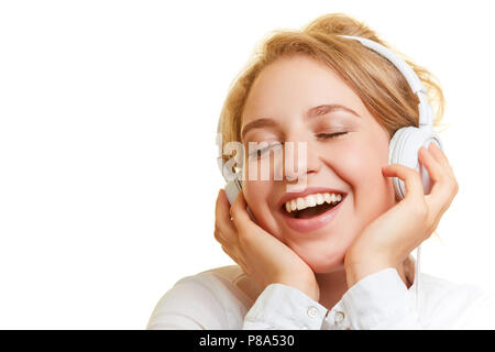 Entspannt junge Frau Hören von Musik über Kopfhörer Stockfoto