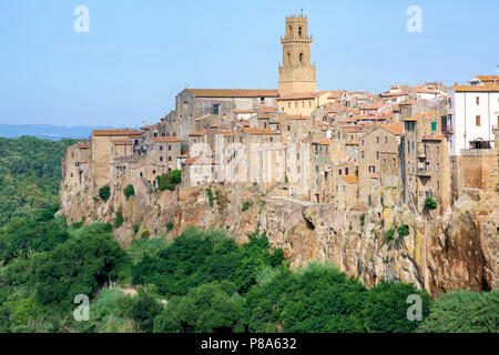 Panoramablick auf Pitigliano Stadt in Italien Stockfoto