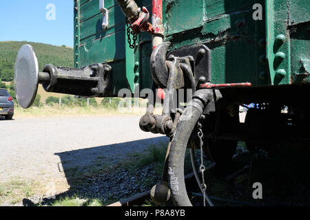 Zug Kupplung auf einem Güterwagen. Carrog Station, Wales, UK. 03 Juli 2018 - Stockfoto