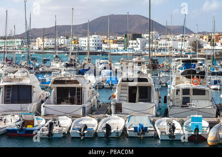 Segelboote und Yachten im Hafen, Gran Canaria, Spanien. Sommerferien Konzept. Stockfoto