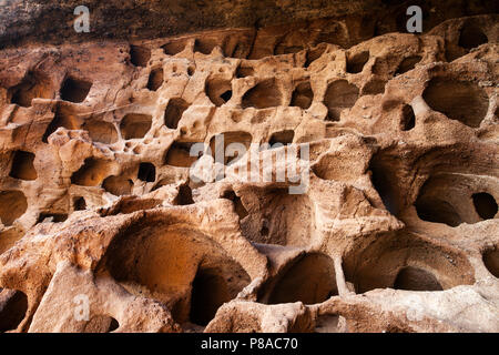 Die Höhlen der Ureinwohner in Gran Canaria, Kanarische Inseln, Spanien. Zusammenfassung Hintergrund. Cenobio de Valeron. Stockfoto