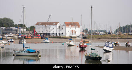 Landschaft schoss auf Mid Tide, die Tide Mill bei Woodbridge in Suffolk UK, die auf dem Fluss liegt Deben Stockfoto