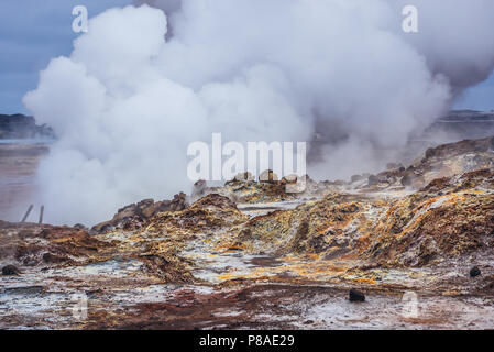 Gunnuhver geothermische Gebiet in Reykjanes UNESCO Global Geopark in der Nähe von Grindavik Stadt, Südliche Halbinsel, Island Stockfoto