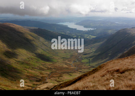 Im Lake District auf der Suche nach Süden in Richtung Rydal Tal und Windermere aus großen Rigg, mit hohen und niedrigen Pike Pike Hills auf der linken Seite Stockfoto