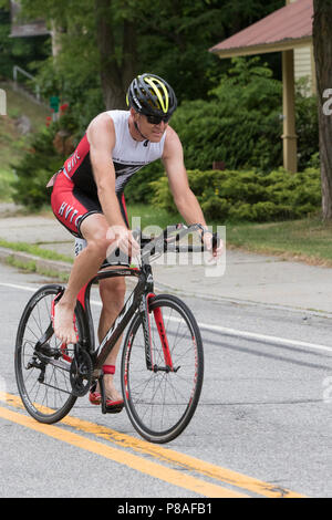 Mark Wilson während der Bike Segment an der 2018 Haag Ausdauer Festival Duathlon Stockfoto