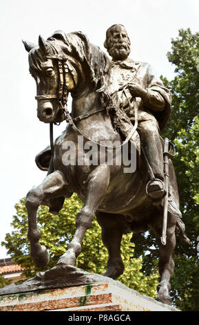 Denkmal für Giuseppe Garibaldi in Verona von Pietro Bordini Verona Stadt 1887 in Venetien, Italien, Italienisch. (Giuseppe Garibaldi 1807 - 1882 Italienisch allgemeine und nationalistischen. Ein Republikaner, er trug zur italienischen Einigung und die Schaffung des Königreichs Italien. ) Stockfoto