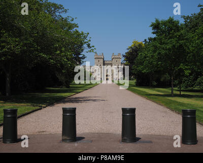 Windsor Castle gesehen vom Ende der langen Spaziergang Stockfoto