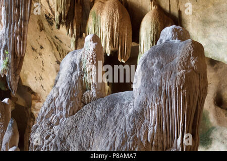 Höhle in Khao Kha Nab Nam Ökotourismus und gemeinschaftlichen Lebens Klongprasong Provinz Krabi Thailand. Stockfoto