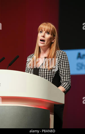 Birmingham, Großbritannien. 4. Juli 2018. Angela Rayner, Schatten Staatssekretär für Bildung Lieferanschrift zu LGA Konferenz in Birmingham von ICC. Stockfoto