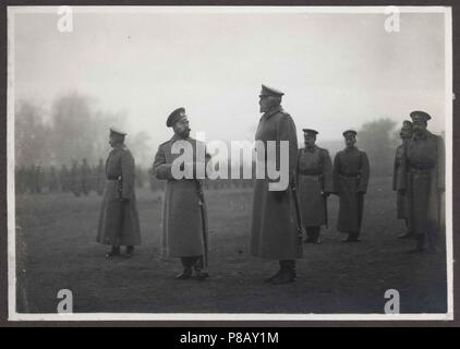 Kaiser Nikolaus II. und Großfürst Nikolai Nikolaevich bei Baranowitschi, September 1914. Museum: Staatliche Russische Film und Foto Archiv, Krasnogorsk. Stockfoto
