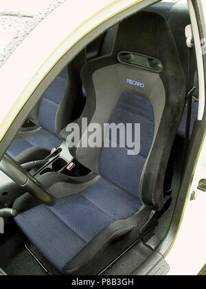 Mitsubishi Lancer Evolution 7 vii EVO-Modell 2002 in Blitz gelb Farbe - Übersicht Interieur Sitz Stockfoto