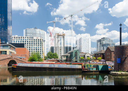 Birmingham skyline gesehen aus dem Kanal bei Gas Street Basin Stockfoto