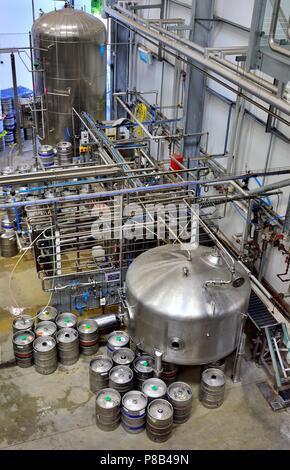 Abfüllung Produktion, Healeys Cyder, Penhallow Farm Cornwall, Truro, Cornwall, England, Großbritannien Stockfoto