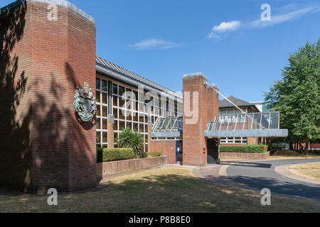 Zugang zu den Gerichten in Warrington, Cheshire, England, Großbritannien Stockfoto